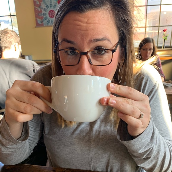 Meet your Posher, Caitlin - Picture 2 of 2